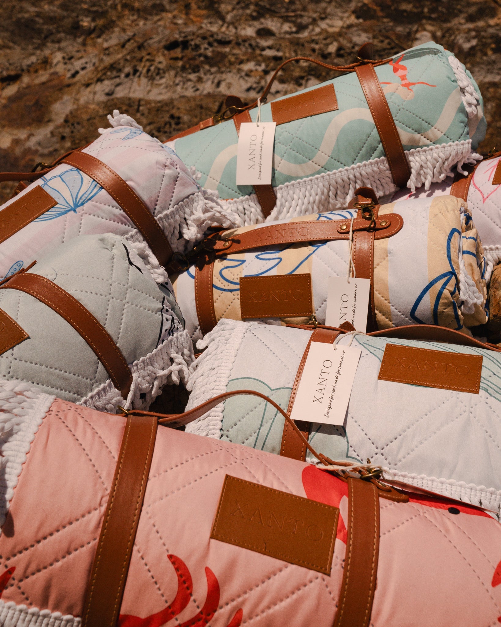 Luxury beach picnic scene featuring an elegant picnic blanket on pristine sand for ultimate relaxation.