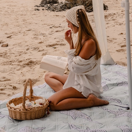 How to Plan the Perfect Sunset Beach Picnic